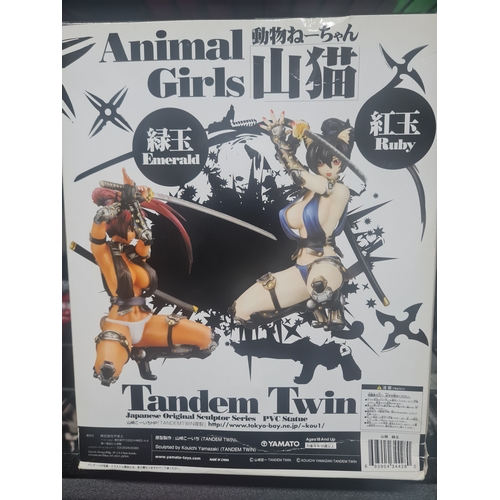 004L - Tandem twin animal girls lvnx boxed