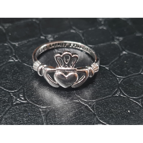 02 - Claddagh ring