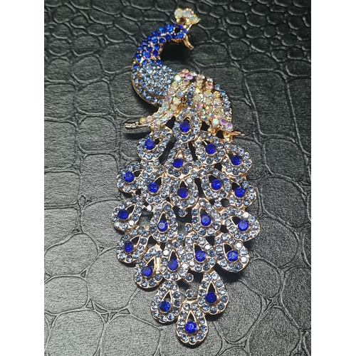 03A - Large peacock broach