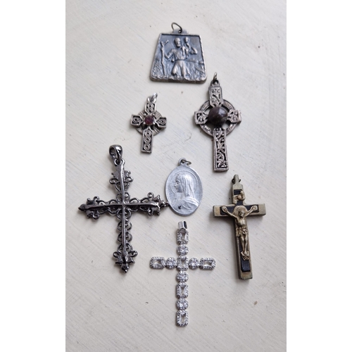 03 - Crucifixes lot