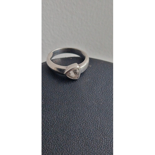 360 - Sterling silver and quartz ring