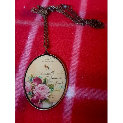 42D - Vintage pendant on chain