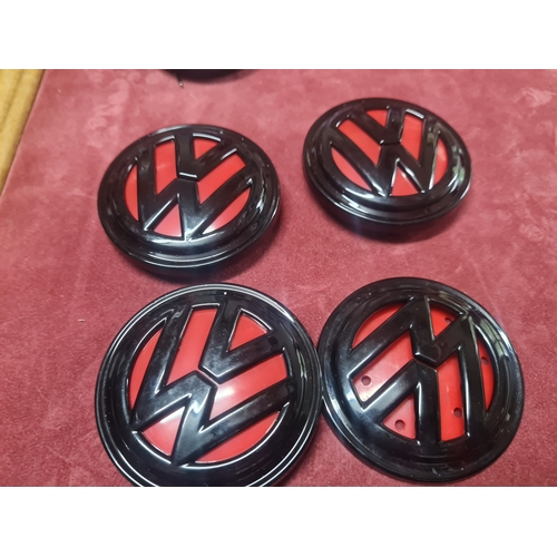 422 - 4 original VW Polo caps