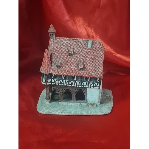 470 - Large lilliput cottage