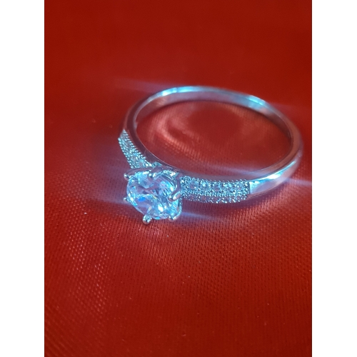 005D - Ladies engagement ring