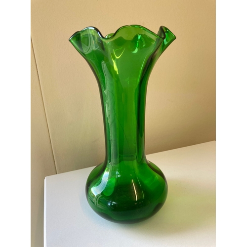 67S - Vintage green vase