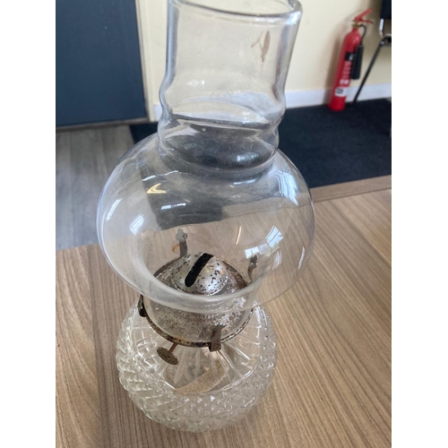 512 - Vintage clear glass oil lamp