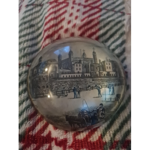 3K - Vintage tower of London paperweight