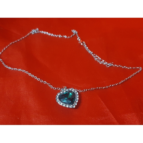 533 - Rhinestone pendant & chain