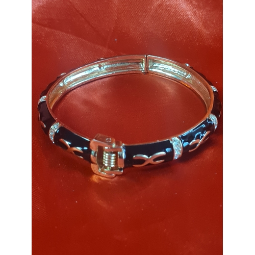 542 - Ladies bangle/ bracelet