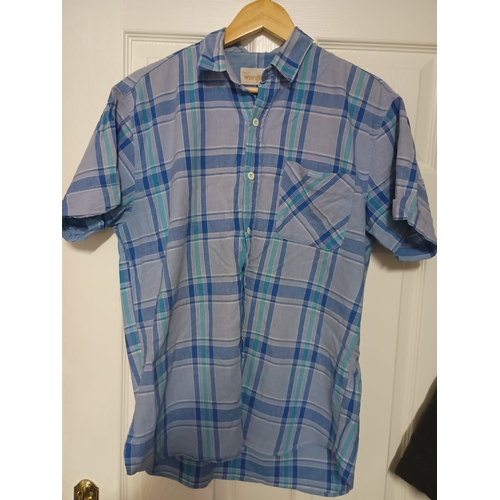 129R - Mens Wrangler Shirt Size Medium