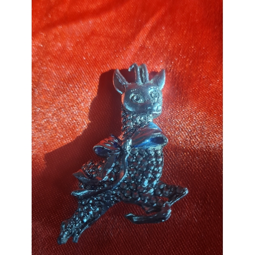 99O - vintage silver tone babycham brooch