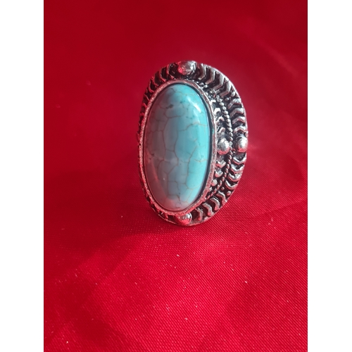 802 - Large ladies ring