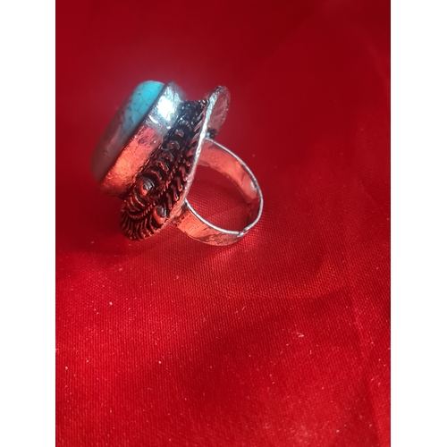 802 - Large ladies ring