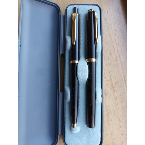 186P - Vintage cased pen set