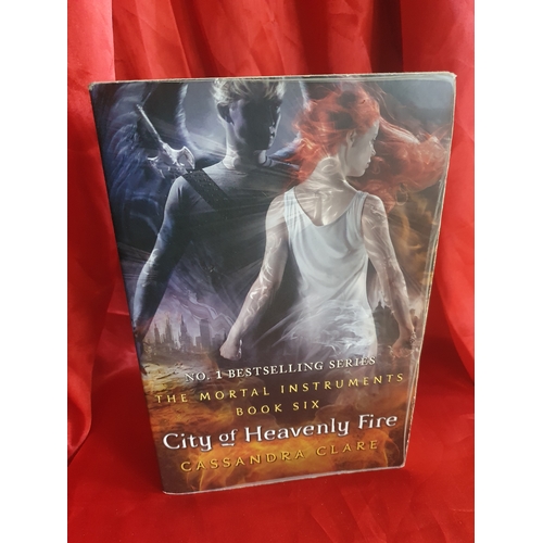 314 - City of heavenly fire cassandra clare large Book