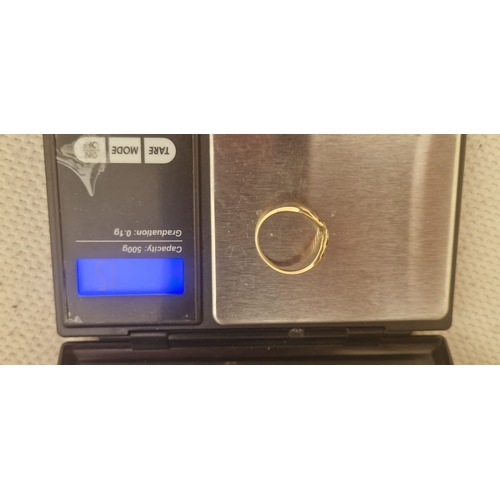 389 - 9ct gold sapphire and cz ring.  Size P