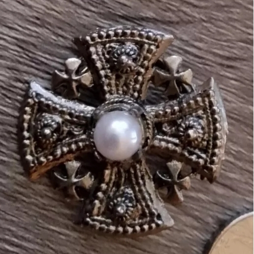 496 - Vintage celtic broach