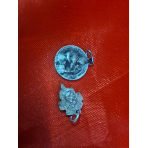 772 - 2 religious pendant s