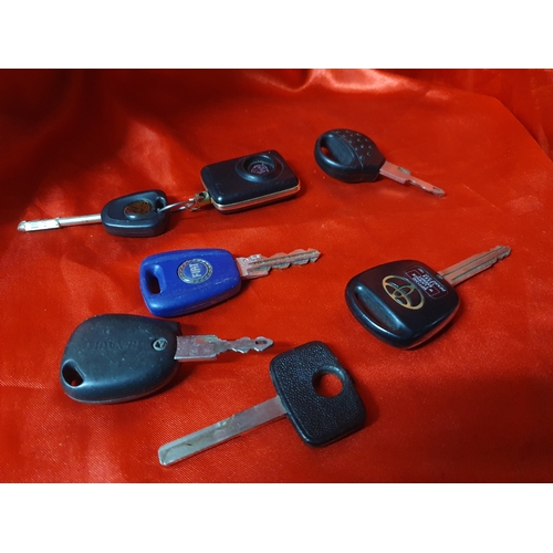 50 - 6 vintage car keys fiat etc