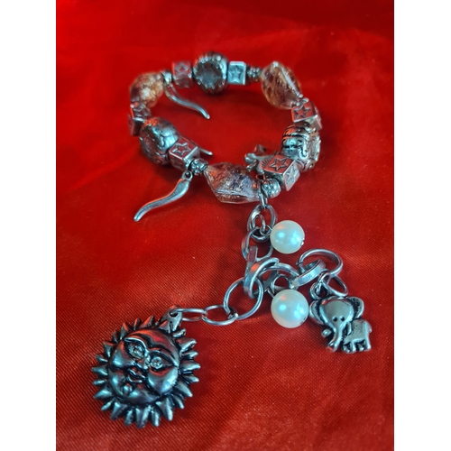 527 - Charm bracelet