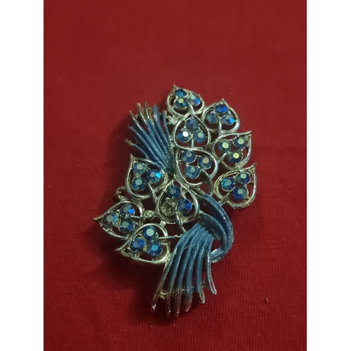 17X - Vintage broach