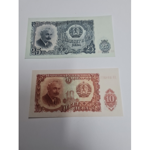 196 - 2 mint Bulgaria bank notes