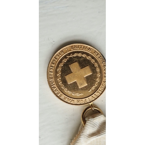 38 - Ww1 red cross medal