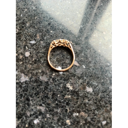 12K - Vintage 9ct  gold 3 stone ring