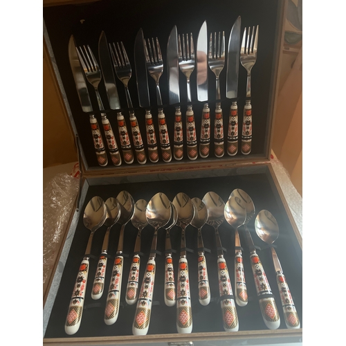 15A - Cased cutlery’s set