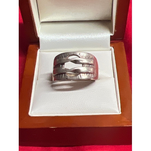 8D - Large silver 925 buckle ring