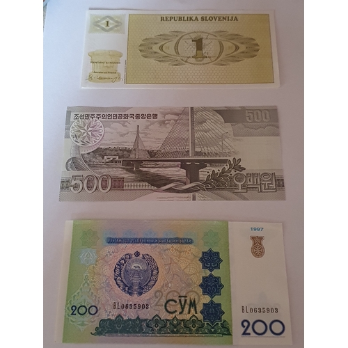 8M - Collection of uncirculated foreign banknotes