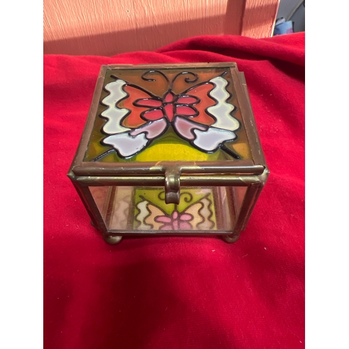 8F - Butterfly glass trinket