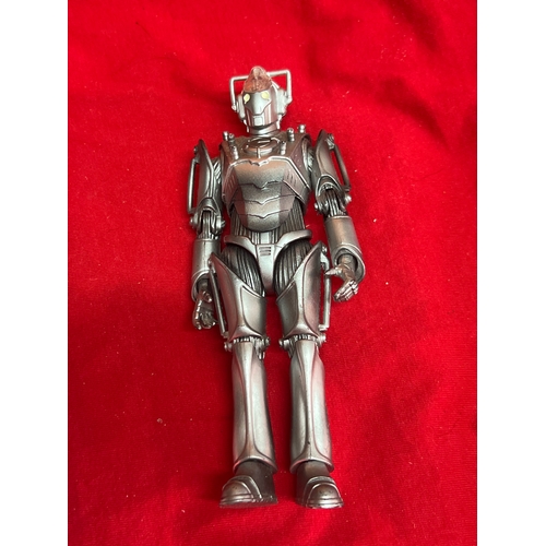 6L - Cyberman figure