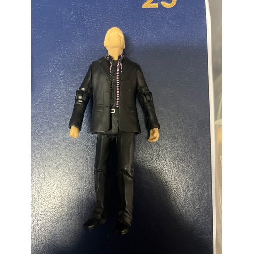 015J - Dr who figure