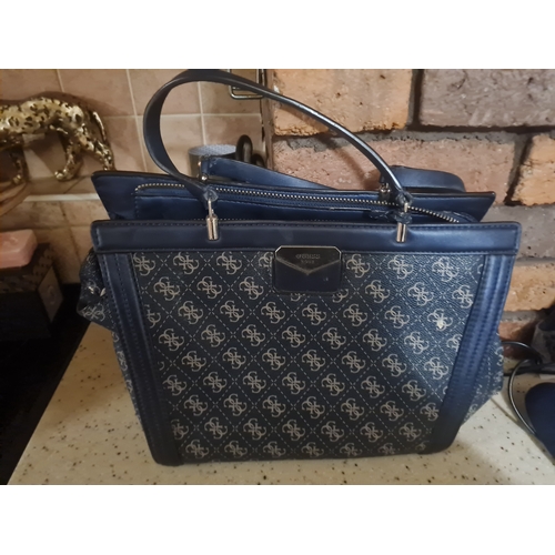 09L - Guess bag good condition