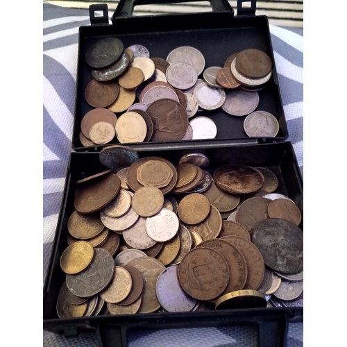 7H - Large lot of vintage coins including case