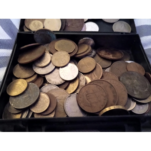 7H - Large lot of vintage coins including case