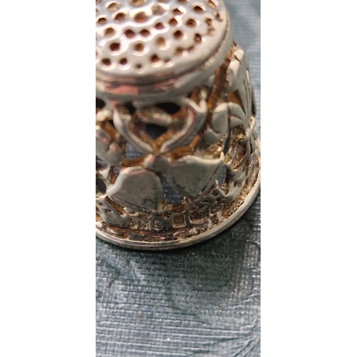 1I - Sterling silver fleurs de lis thimble