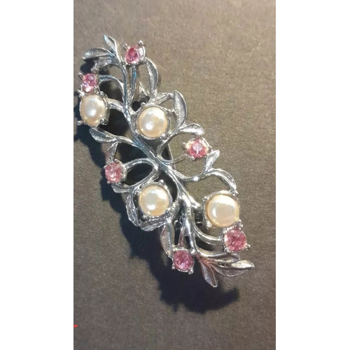 100 - Flower broach