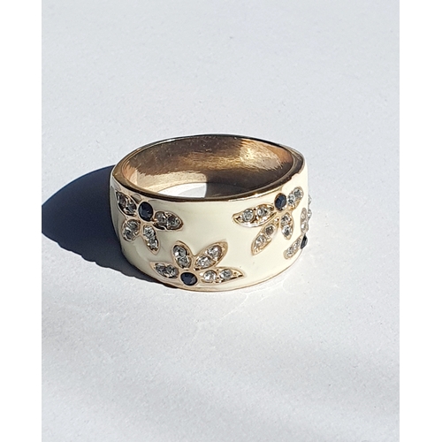 118 - Beautifully Detailed Ring