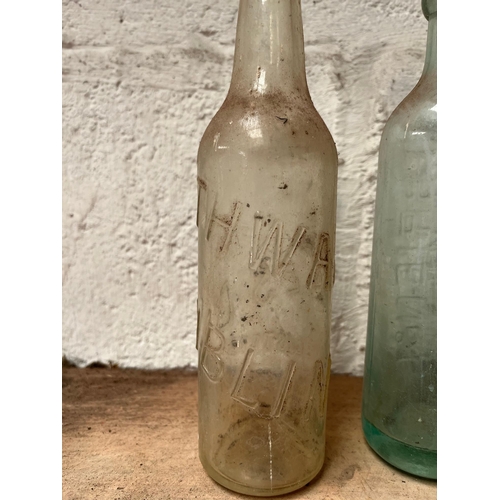 31 - Antique bottles Inc. Thwaites, C&C