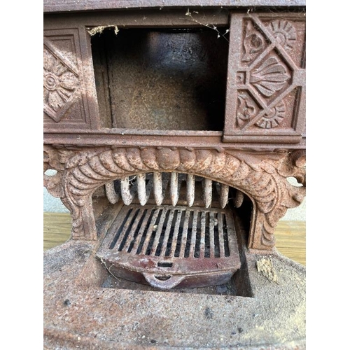 459 - Vintage caravan stove. {42 cm W x 43 cm H}