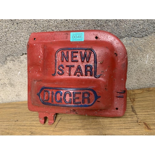 46 - New Star cast iron digger cover. {W 30 cm x H 30 cm x D 10 cm}