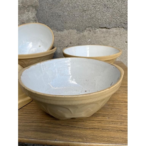 467 - Collection of vintage glazed mixing bowls. {27 cm W x 11 cm H}