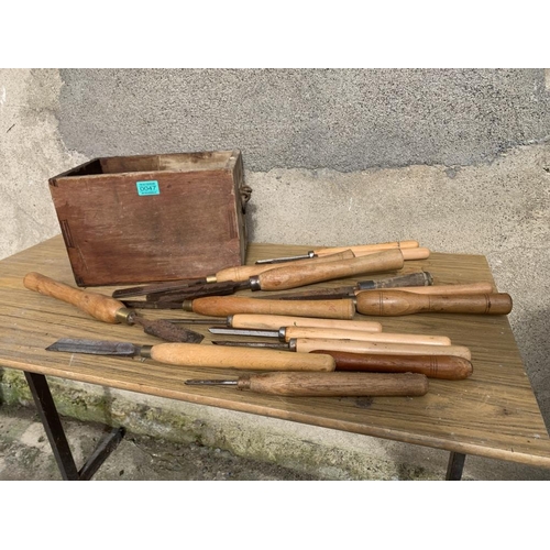 47 - Wood turning chisels complete with box.