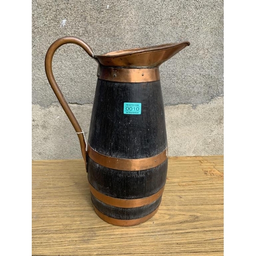 10 - Edwardian oak copper bound water receptacle. {W 34 cm x H 47 cm x D 17 cm}