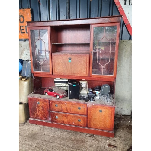 108 - Mahogany display cabinet. {W 150 cm x H 185 cm x D 50cm}