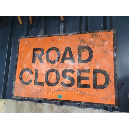 109 - Road Closed sign. {W 90 cm x H 60 cm}