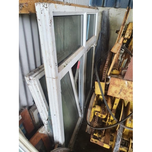 117 - PVC window. {W 150 cm x H 150 cm}